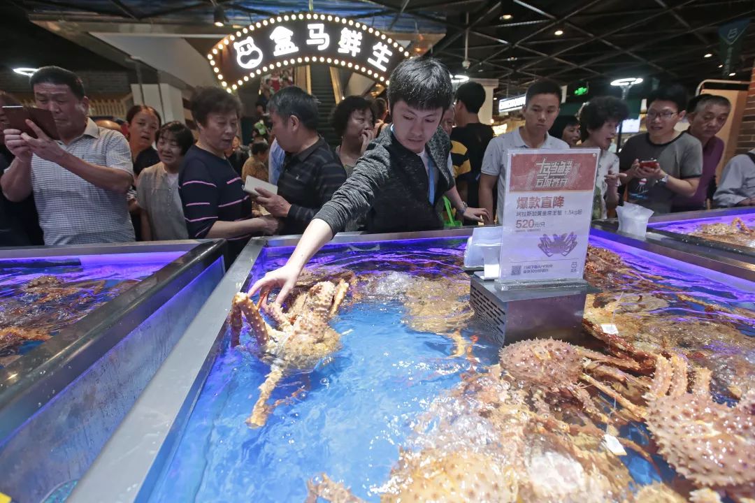 線上線下相互賦能 新零售激發(fā)新消費(fèi) 線上線下相互賦能 新零售激發(fā)新消費(fèi)